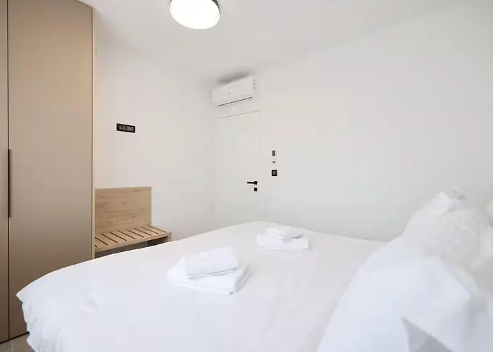 Apartment 2 Bedroom Awesome In *