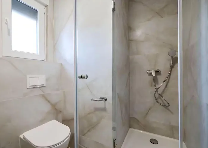 Апартаменты 2 Bedroom Awesome In Привлака
