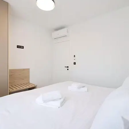 Апартаменты Awesome In With Wifi *